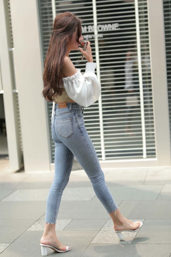 正在逛街的甜美牛仔裤姑娘【114P】000038-嘿图库