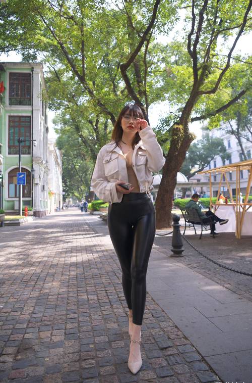 图片[2]-戴眼镜的皮裤女孩 J1473 1046P2V-35.5GB-嘿图库