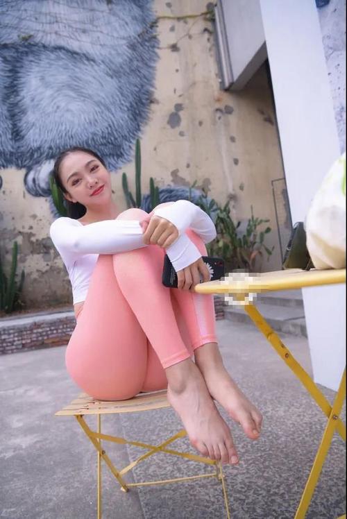 图片[3]-粉色紧身裤漂亮女孩 J1433 749P1V-20.0GB-嘿图库