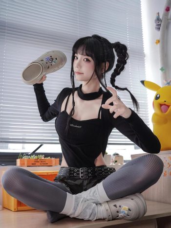 图片[10]-牛仔热裤+灰丝姑娘玩自拍-嘿图库