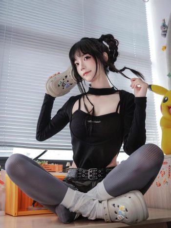 图片[5]-牛仔热裤+灰丝姑娘玩自拍-嘿图库