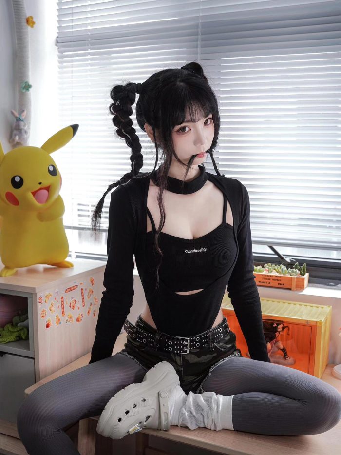 牛仔热裤+灰丝姑娘玩自拍-嘿图库