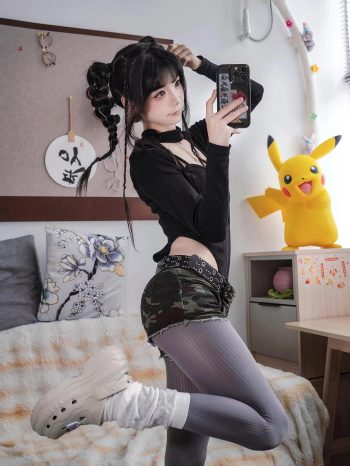 图片[2]-牛仔热裤+灰丝姑娘玩自拍-嘿图库