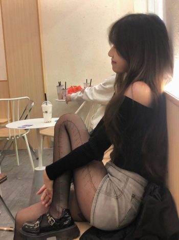 图片[6]-牛仔短裤+黑丝，太好看了吧-嘿图库