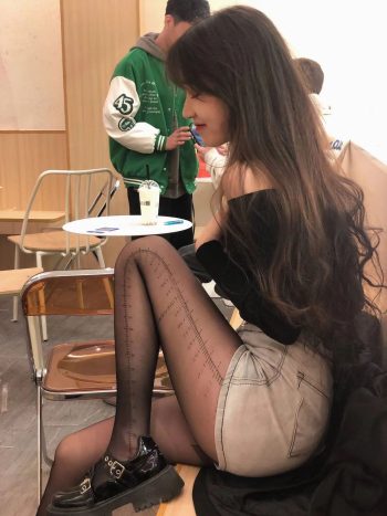 图片[3]-牛仔短裤+黑丝，太好看了吧-嘿图库