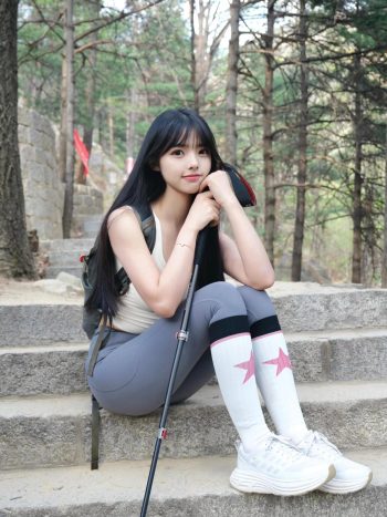 图片[1]-爱爬山的瑜伽裤MM，太甜美了！~-嘿图库