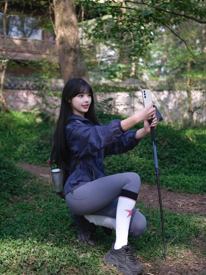 爱爬山的瑜伽裤MM，太甜美了！~-嘿图库