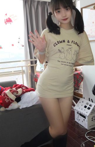 图片[9]-网格丝袜的清纯双马尾小姑娘-嘿图库