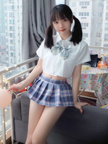 图片[7]-网格丝袜的清纯双马尾小姑娘-嘿图库