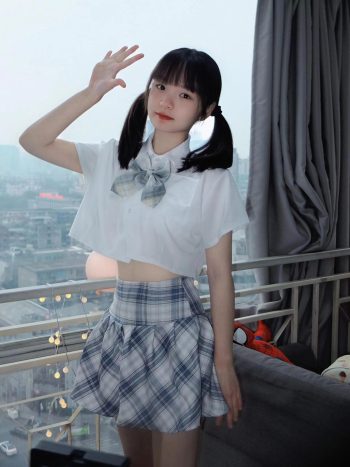 图片[6]-网格丝袜的清纯双马尾小姑娘-嘿图库