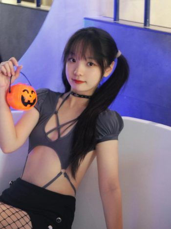 图片[5]-网格丝袜的清纯双马尾小姑娘-嘿图库