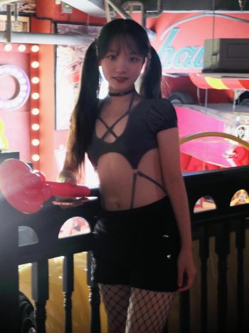 图片[2]-网格丝袜的清纯双马尾小姑娘-嘿图库