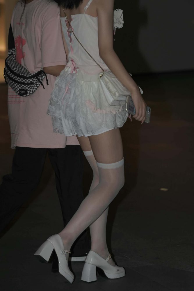 正在逛街的粉色连衣裙妹子【76P】YA6443-嘿图库