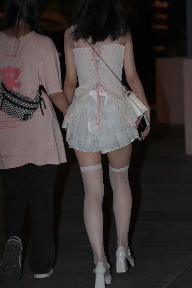 正在逛街的粉色连衣裙妹子【76P】YA6443-嘿图库