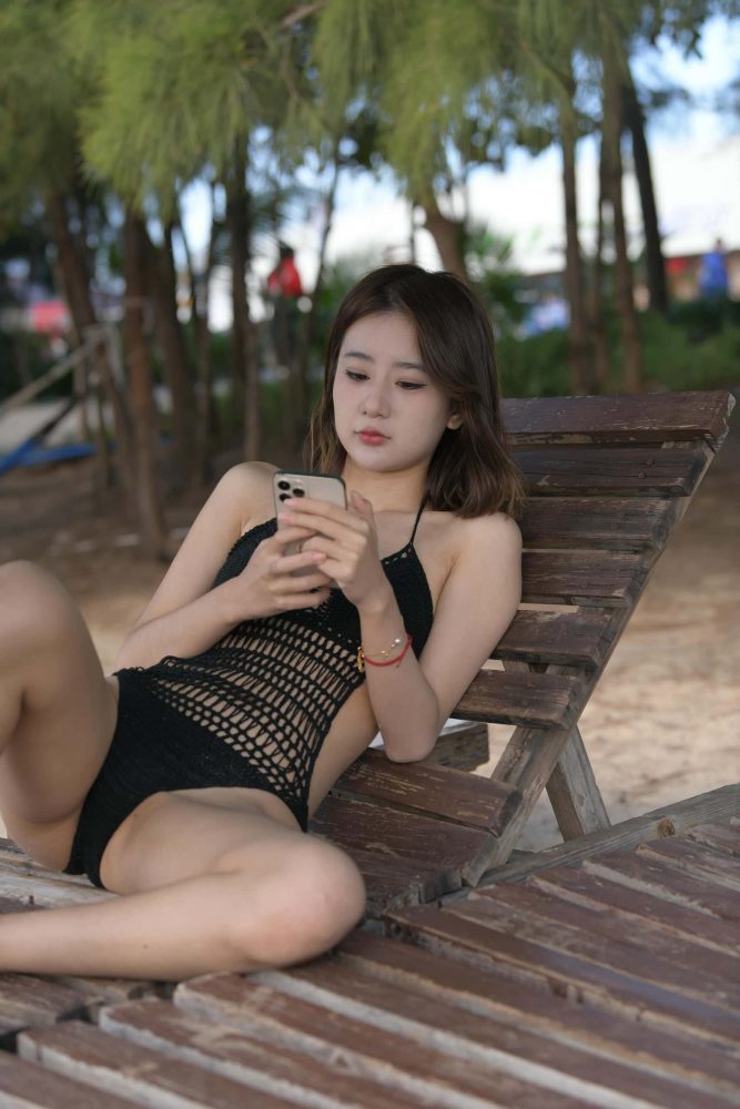 海边度假的黑色泳装少女【445P】QB7080-嘿图库