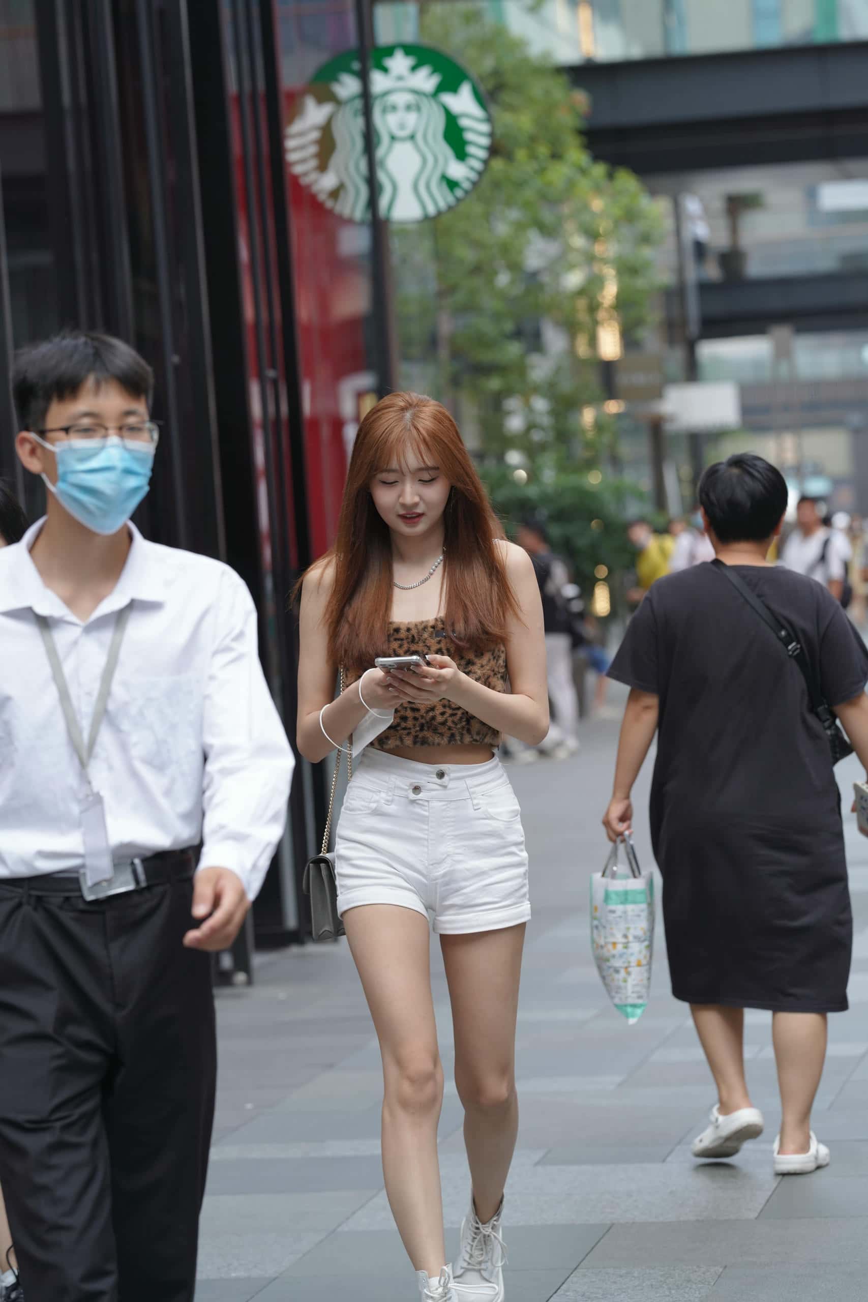 图片[2]-豹纹热裤妹子笑得好开心【184P】C6477-嘿图库