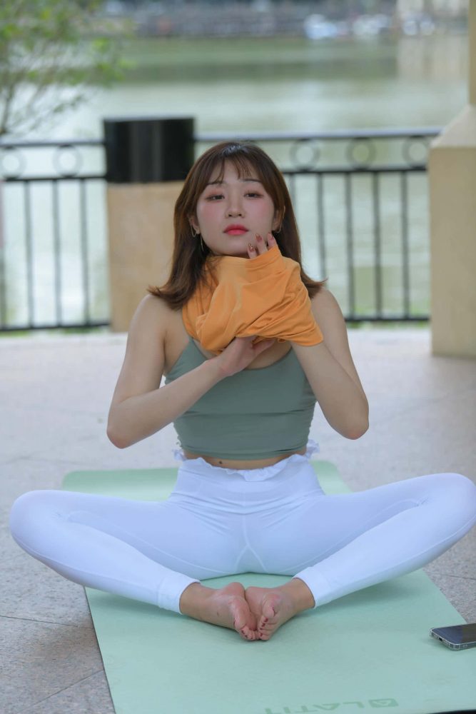 阳光明媚的下午，她迟到了【743P】J1675-嘿图库