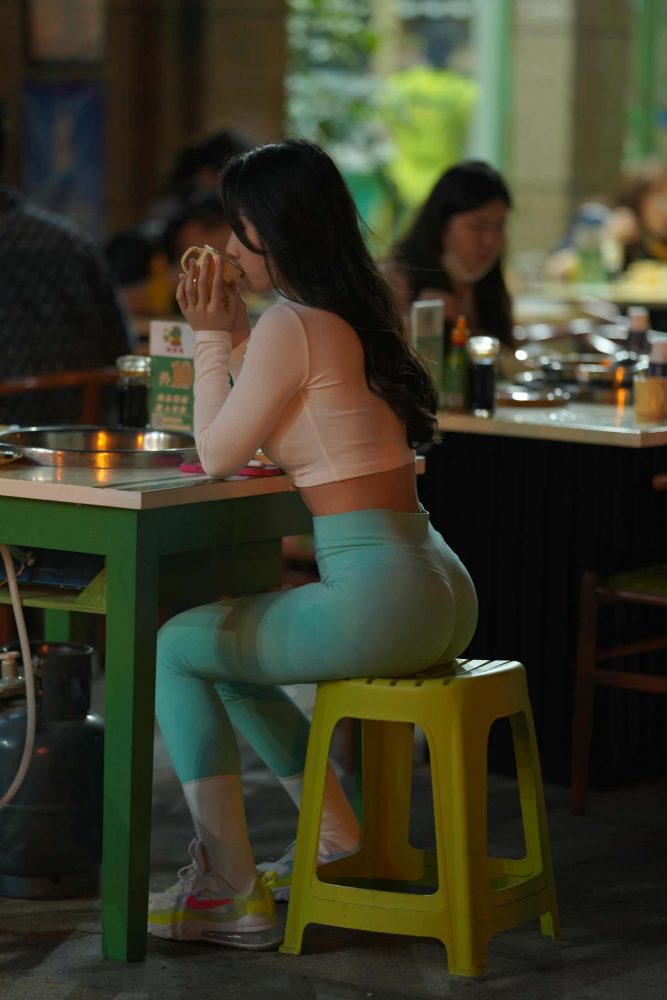 偶遇吃夜宵的清纯妹子【505P】J5464-嘿图库