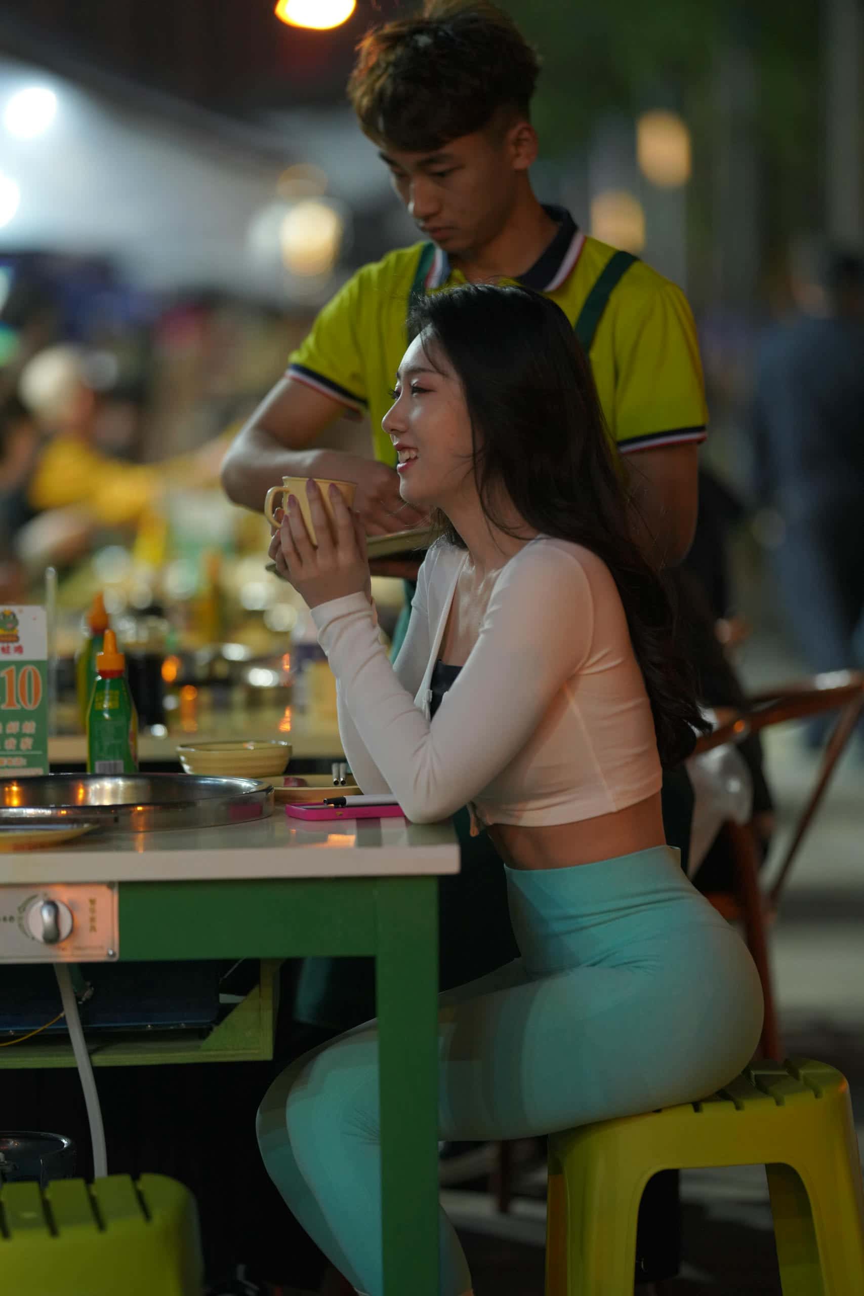 图片[2]-偶遇吃夜宵的清纯妹子【505P】J5464-嘿图库