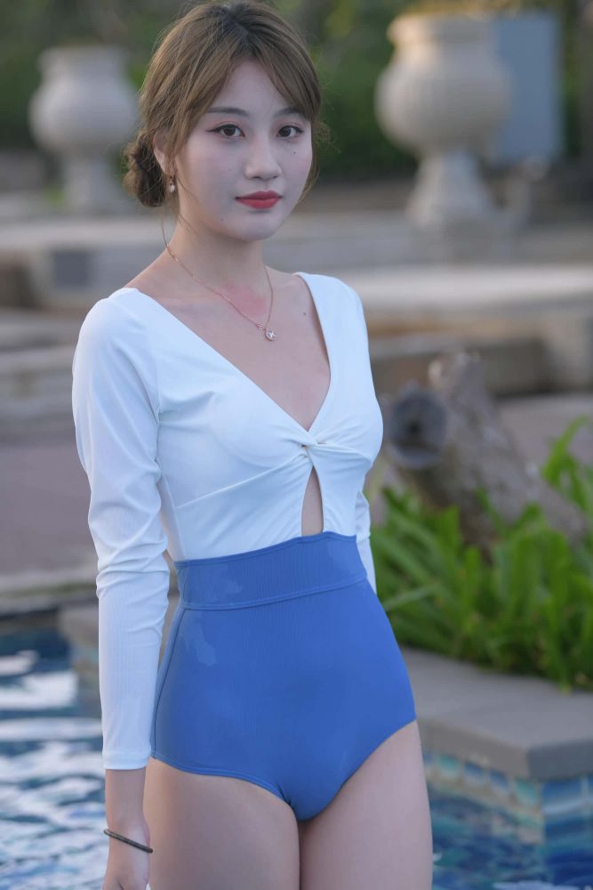 公园泳池玩水的丸子头小姐姐【512P】J4728-嘿图库