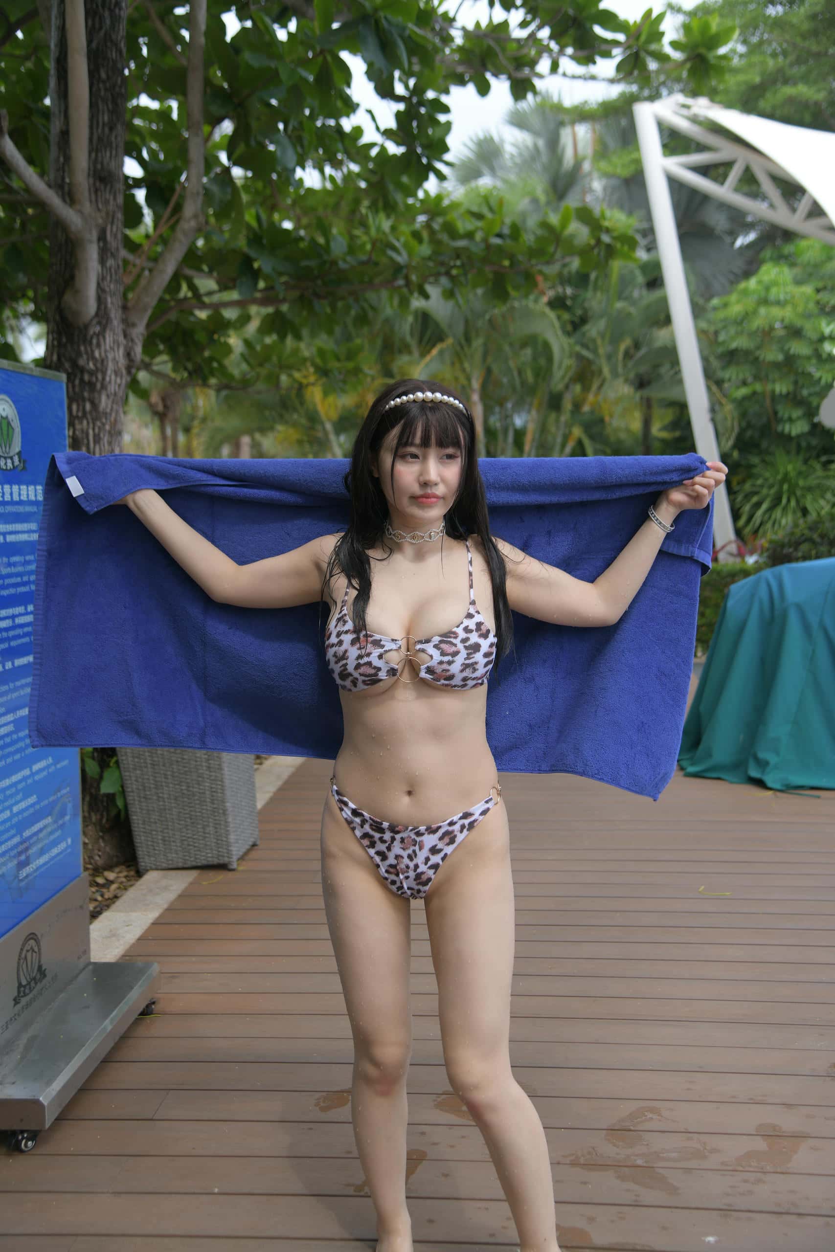 图片[2]-海边玩耍的豹纹泳装姑娘【493P】J1075-嘿图库