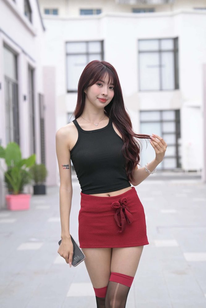 穿红色短裙黑丝的软甜少女【870P】J8145-嘿图库