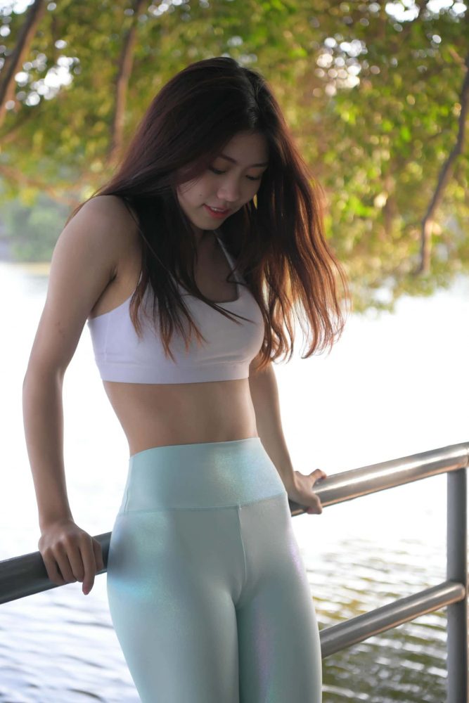 户外玩耍的瑜伽裤小姐姐【467P】J1419-嘿图库