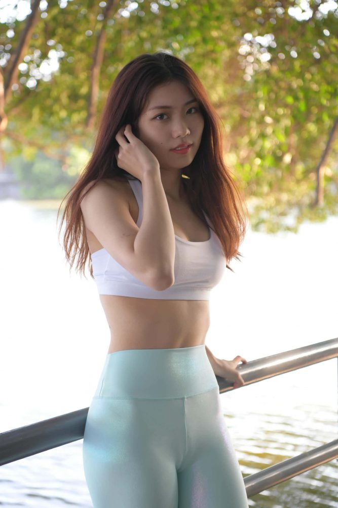 户外玩耍的瑜伽裤小姐姐【467P】J1419-嘿图库