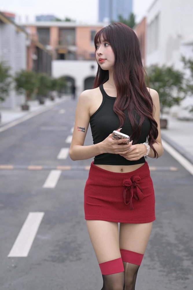 穿红色短裙黑丝的软甜少女【870P】J8145-嘿图库
