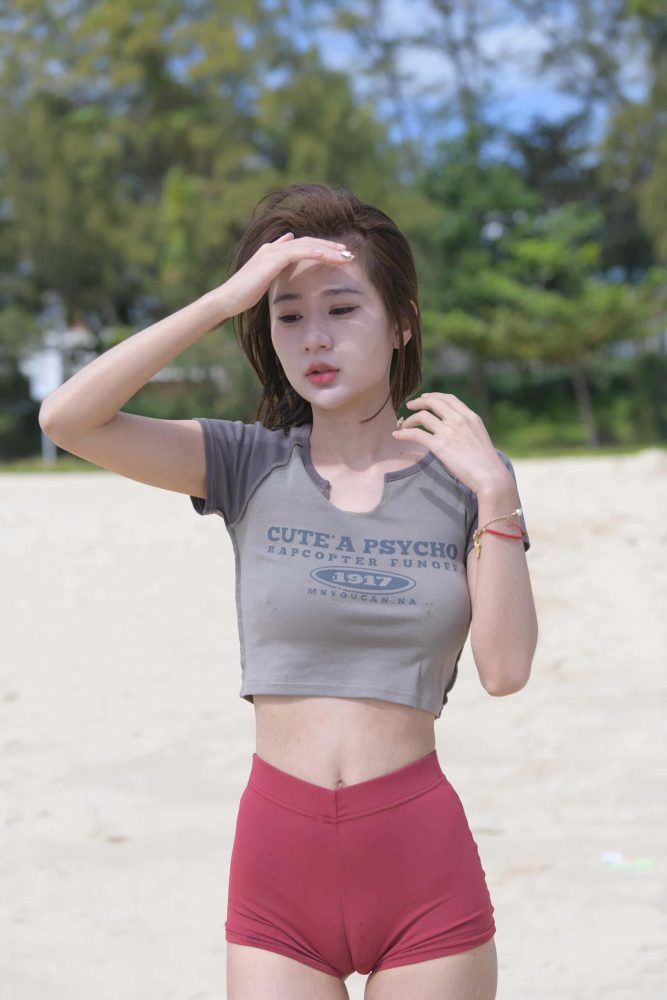 海边尽情玩耍的短发姑娘【784P】P207-嘿图库