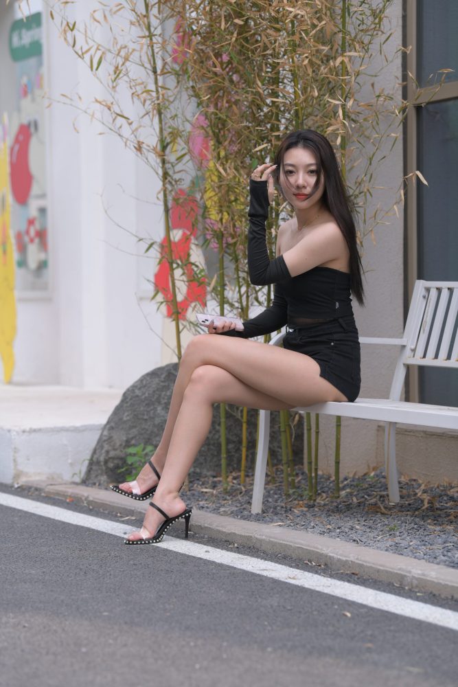 穿黑纱上衣的长发女孩【796P】P0226-嘿图库